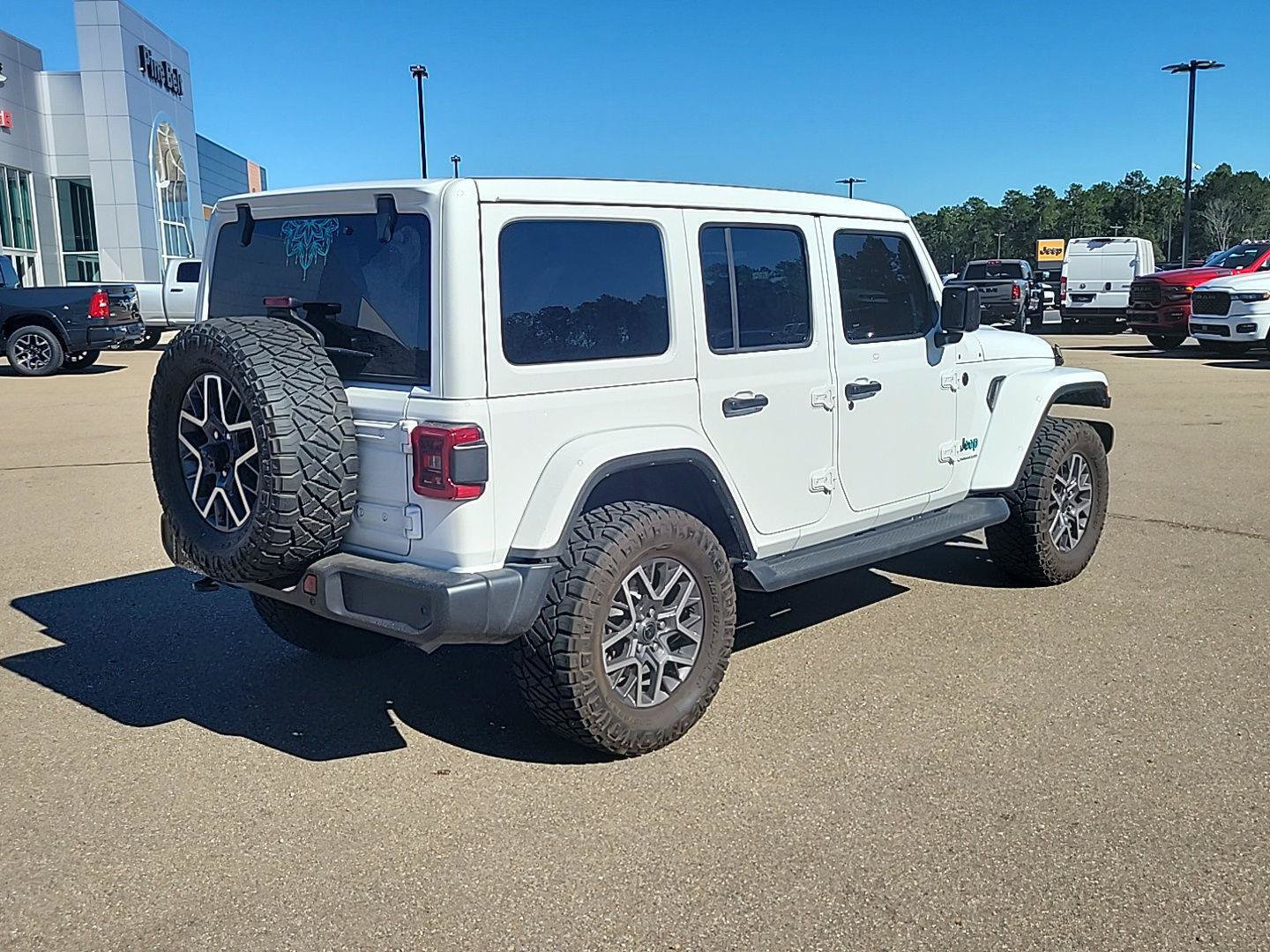 Used 2026 Jeep Wrangler Unlimited Sahara AWD/4WD image 12