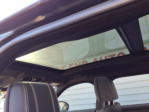 Used 2018 Land Rover Range Rover Velar R-Dynamic HSE image 12