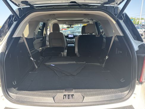 Used 2023 Ford Explorer XLT w/ Equipment Group 202A AWD/4WD image 21