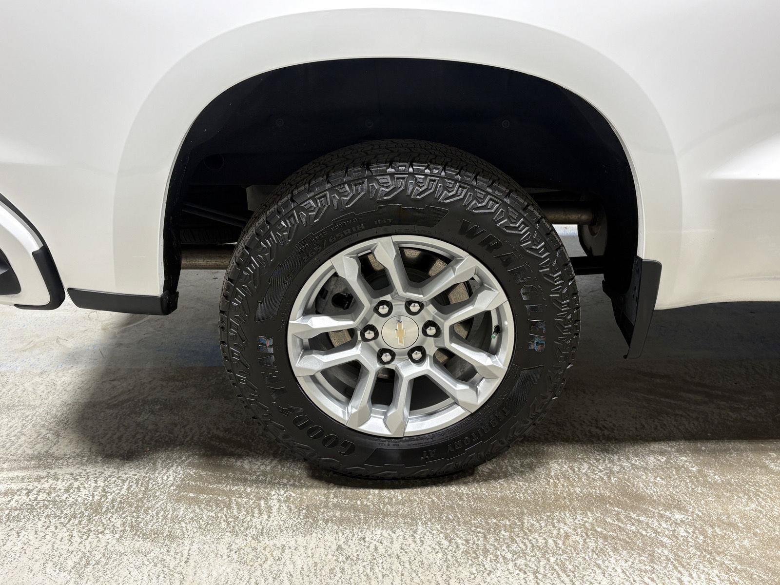 Used 2023 Chevrolet Silverado 1500 RST AWD/4WD image 16