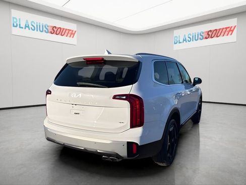 Used 2023 Kia Telluride S w/ S Sunroof Package image 3