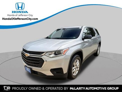 Used 2020 Chevrolet Traverse LS FWD image 1
