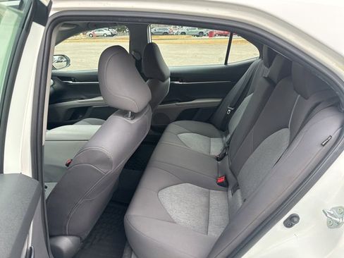 Used 2021 Toyota Camry LE image 10