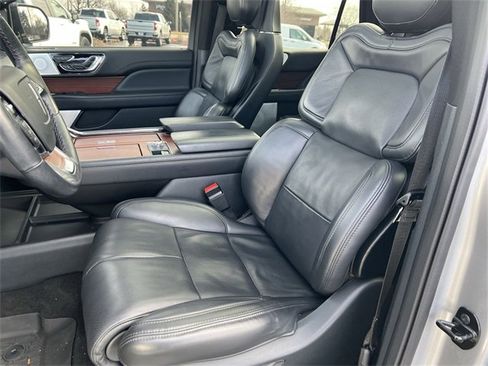 Used 2023 Lincoln Navigator L Reserve image 13