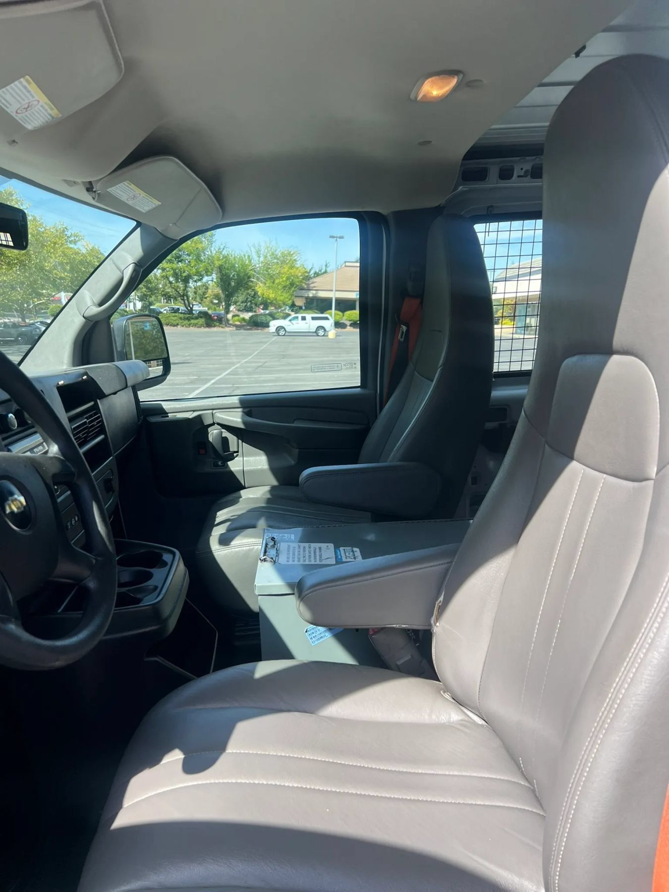 Used 2014 Chevrolet Express 2500 RWD image 11