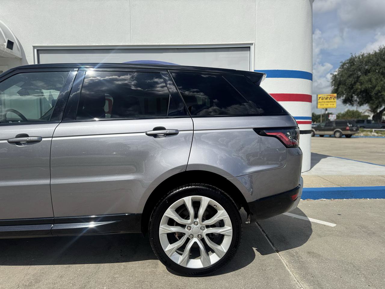 Used 2020 Land Rover Range Rover Sport HSE AWD/4WD image 29