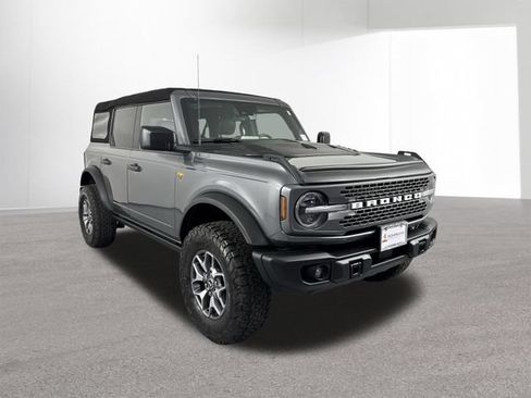 Used 2023 Ford Bronco Badlands AWD/4WD image 3