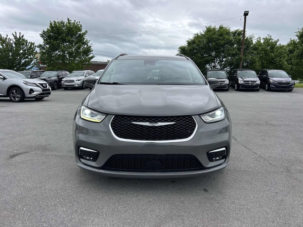 Used 2022 Chrysler Pacifica Touring-L FWD image 8