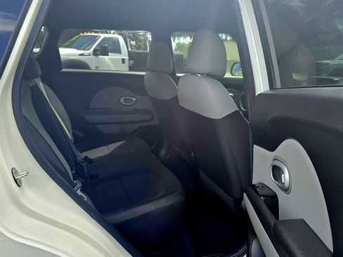 Used 2017 Kia Soul FWD image 29