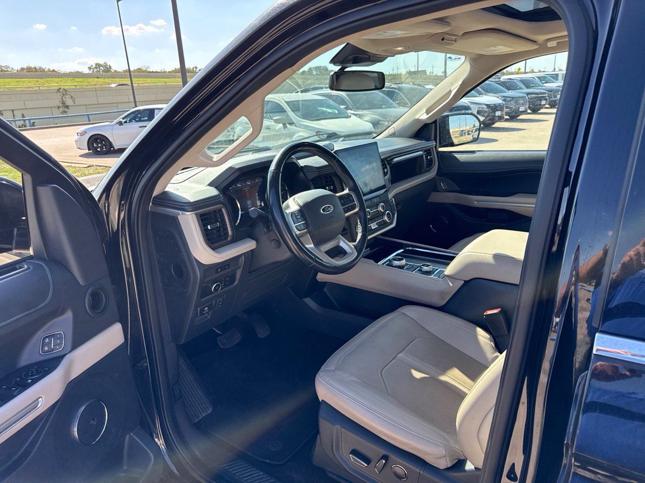 Used 2023 Ford Expedition Limited AWD/4WD image 21
