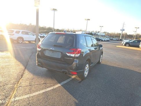 Used 2019 Subaru Forester image 3