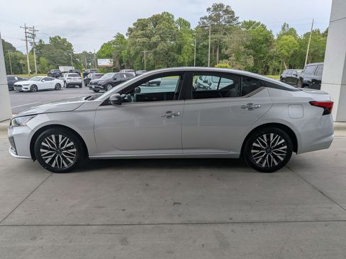 Used 2025 Nissan Altima 2.5 SV FWD image 6