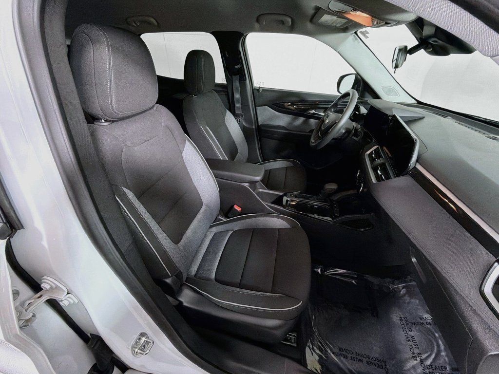 Used 2025 Chevrolet TrailBlazer LS w/ LS Convenience Package FWD image 26