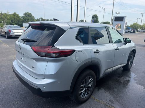 Used 2024 Nissan Rogue S AWD/4WD image 4