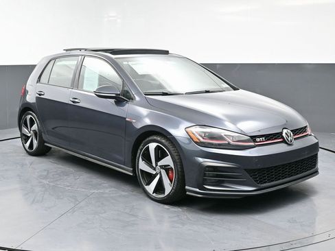 Used 2018 Volkswagen GTI SE w/ SE Leather Package image 3