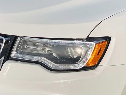 Used 2020 Jeep Grand Cherokee Overland image 5