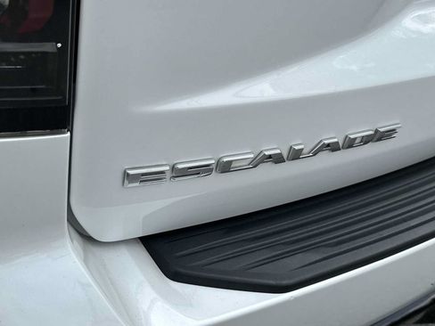 Used 2023 Cadillac Escalade Premium Luxury AWD/4WD image 11