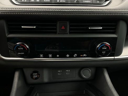 Used 2025 Nissan Rogue SV image 28