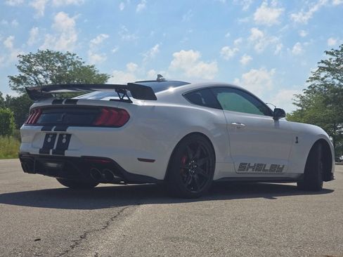 Used 2022 Ford Mustang Shelby GT500 w/ Carbon Fiber Track Pack RWD image 14