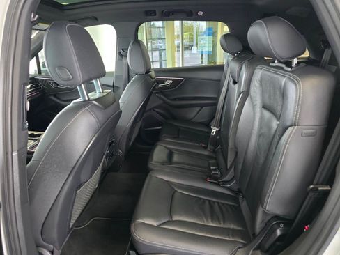 Used 2025 Audi Q7 3.0T Premium Plus AWD/4WD image 41