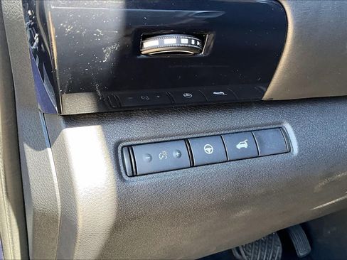 Used 2025 Nissan Pathfinder SV AWD/4WD image 31