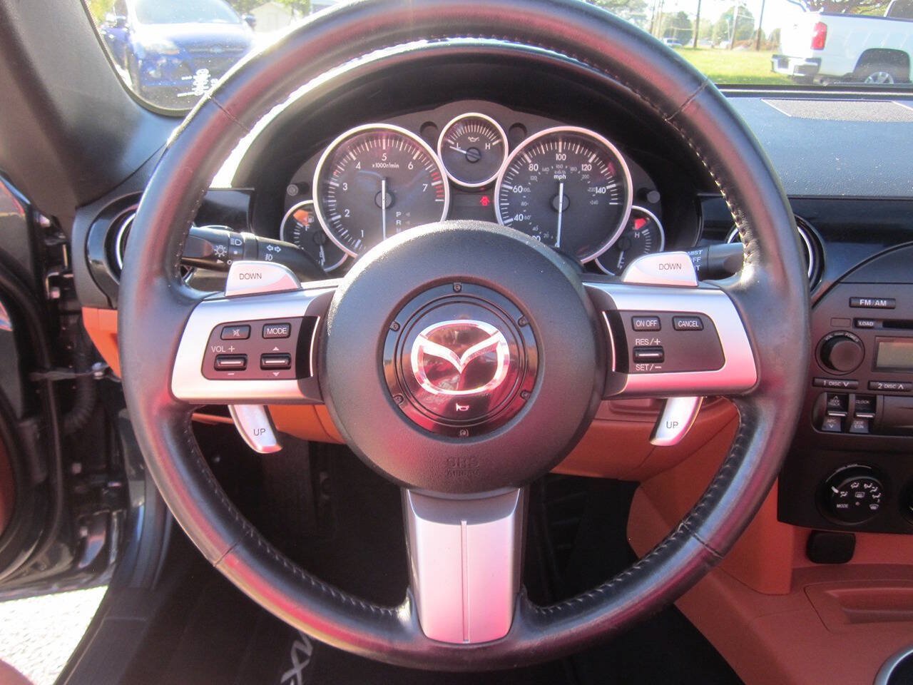 Used 2006 MAZDA MX-5 Miata Grand Touring RWD image 18