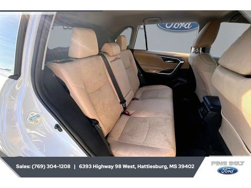 Used 2024 Toyota RAV4 XLE FWD image 21