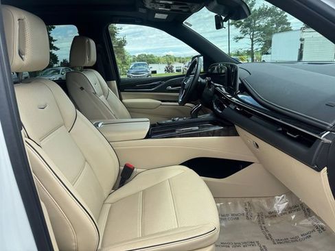 Certified 2023 Cadillac Escalade Premium Luxury AWD/4WD image 17