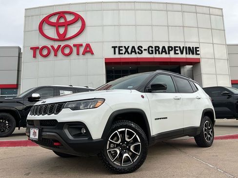 Used 2025 Jeep Compass Trailhawk w/ Trailer Tow Group image 2