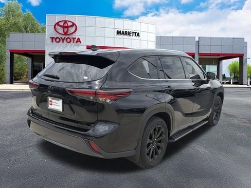 Used 2025 Toyota Highlander Limited FWD image 32