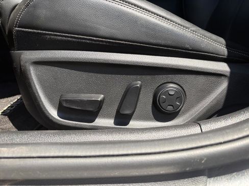 Used 2021 Genesis G70 2.0T image 26