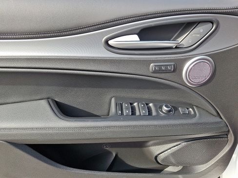 New 2025 Alfa Romeo Stelvio Sprint image 8