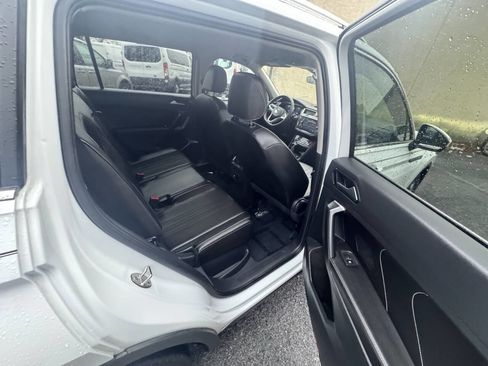 Used 2024 Volkswagen Tiguan SE AWD/4WD image 17