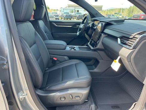 New 2025 GMC Acadia Elevation w/ Elevation Premium Package image 29