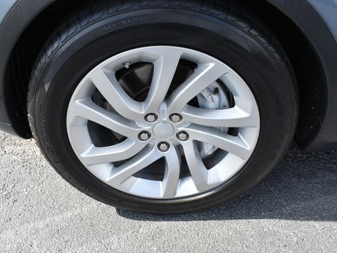 Used 2019 Land Rover Discovery HSE image 36