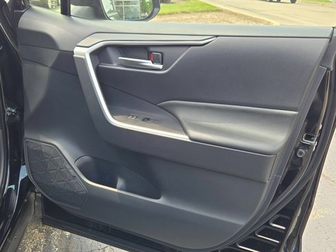 Used 2025 Toyota RAV4 SE AWD/4WD image 7