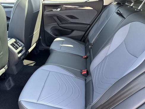 New 2025 Volkswagen Tiguan SE image 24