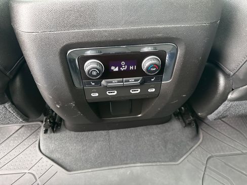 Used 2021 Chevrolet Suburban High Country image 28