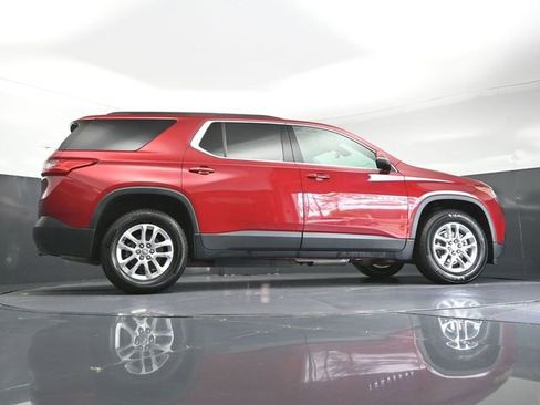 Used 2021 Chevrolet Traverse LT FWD image 40