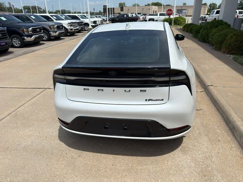 Used 2023 Toyota Prius Prime FWD image 6