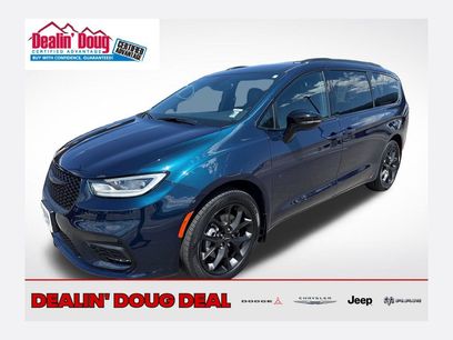 Used 2024 Chrysler Pacifica Touring-L w/ S Appearance Package