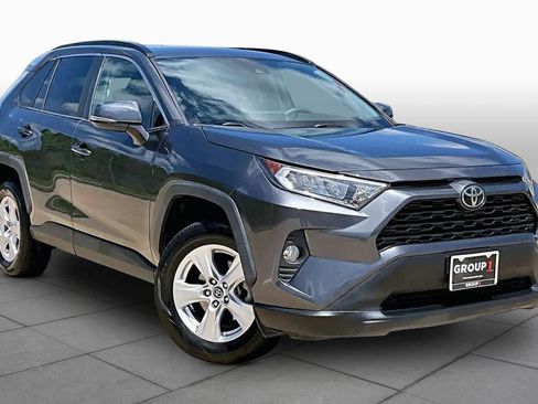 Used 2020 Toyota RAV4 XLE w/ Convenience Package FWD image 3