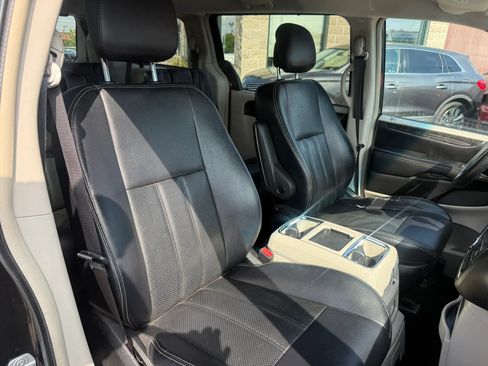 Used 2013 Chrysler Town & Country Touring-L w/ Trailer Tow Group FWD image 39