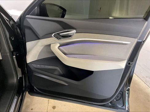 Used 2023 Audi e-tron Chronos w/ Chronos Package image 25