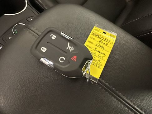 Used 2024 GMC Terrain SLT w/ Elevation Edition FWD image 27