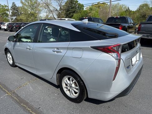 Used 2017 Toyota Prius Two FWD image 3