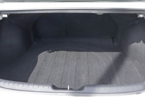 Used 2024 Hyundai Elantra Limited FWD image 9