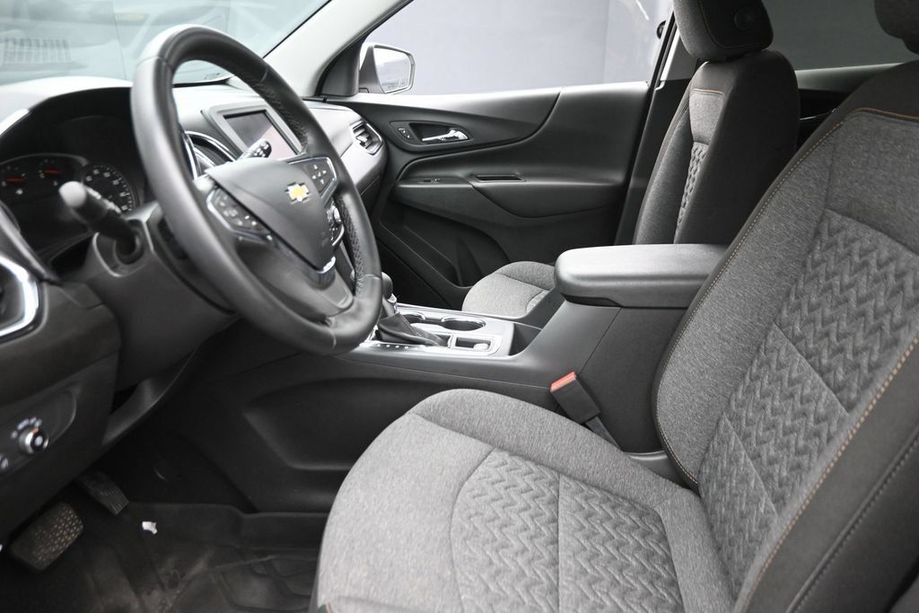 Used 2024 Chevrolet Equinox LT AWD/4WD image 16