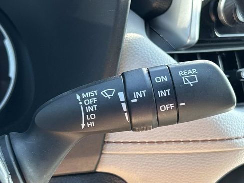Used 2025 Toyota RAV4 XLE FWD image 32