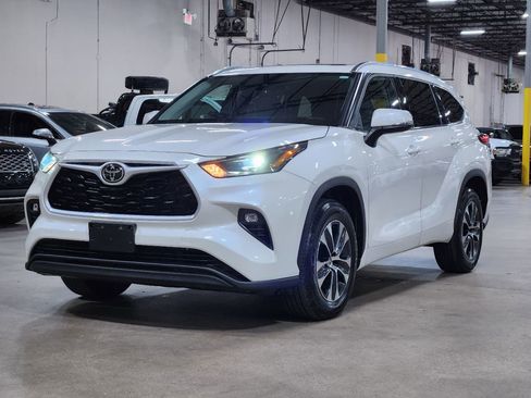 Used 2021 Toyota Highlander XLE FWD image 4